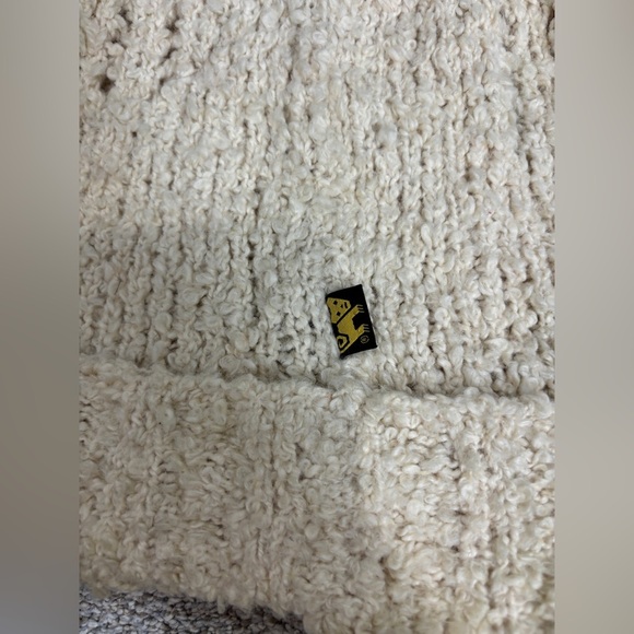 Peruvian Trading Company 100% Alpaca Wool Cozy Warm Pom Pom Cream Winter Hat - Picture 5 of 7